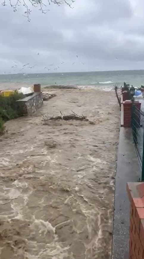 Bursa’da Fırtına Etkisi: Kumla Deresi’nde Dozerli Müdahale