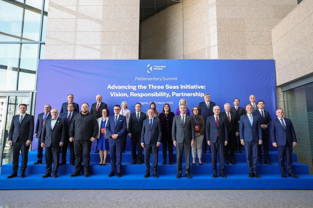 TBMM Başkanı Kurtulmuş, Üç Deniz Girişimi Zirvesi’nde Aile Fotoğrafına Katıldı