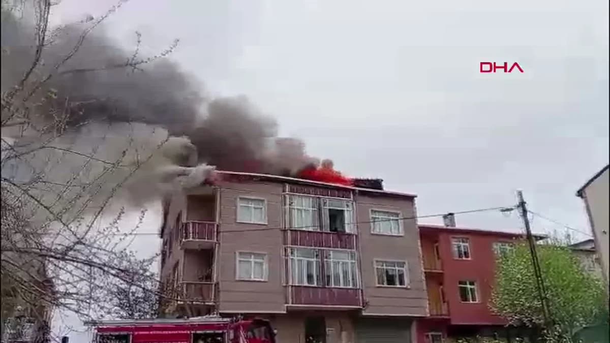 Ümraniye’de 3 Katlı Bina Çatısında Yangın: Müdahale Devam Ediyor