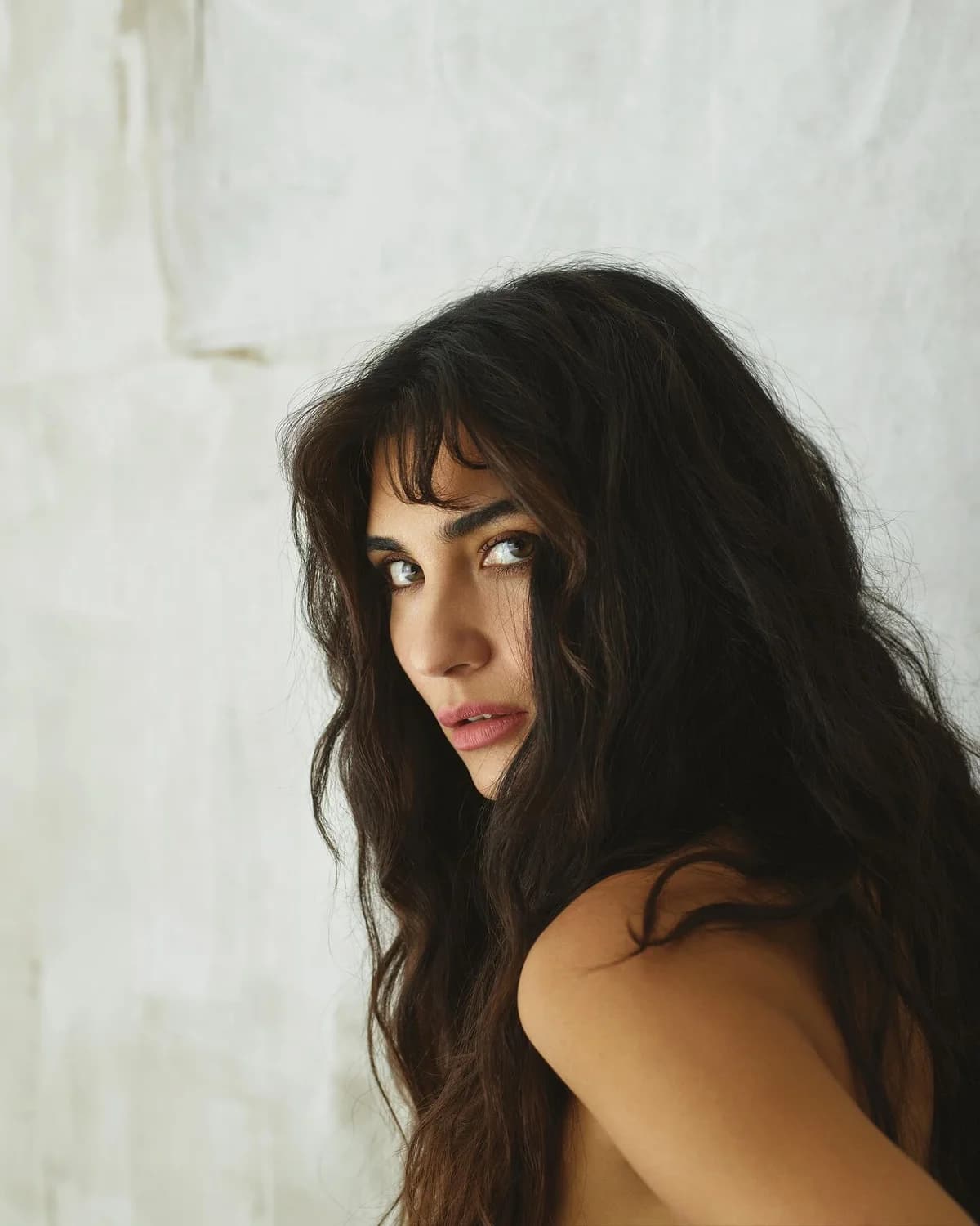 Tuba Büyüküstün’den Sürpriz Proje: “Sultana” Filminde Direk Dansı Show!