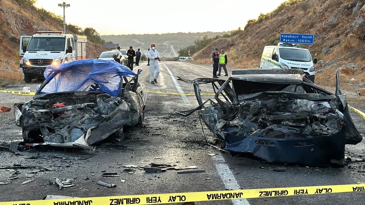 Karabük’te Feci Kaza: Üniversite Kaydına Giderken Aile Yanarak Can Verdi!