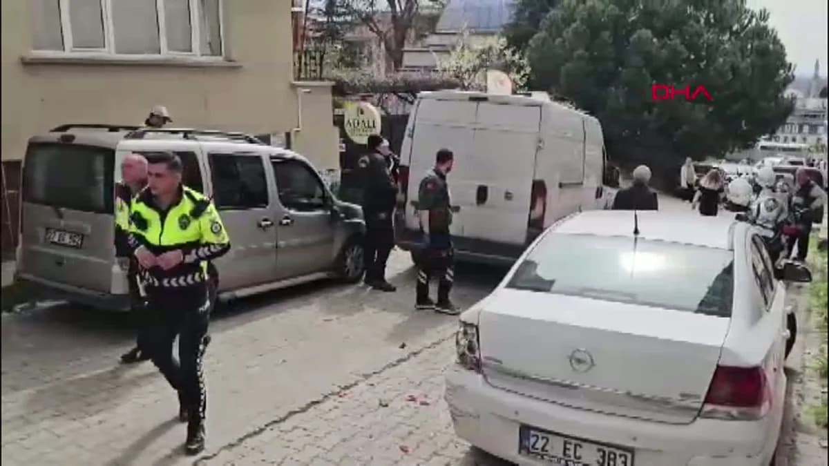 Edirne’de Freni Boşalan Minibüsün Çarptığı İki Kişi Yaralandı