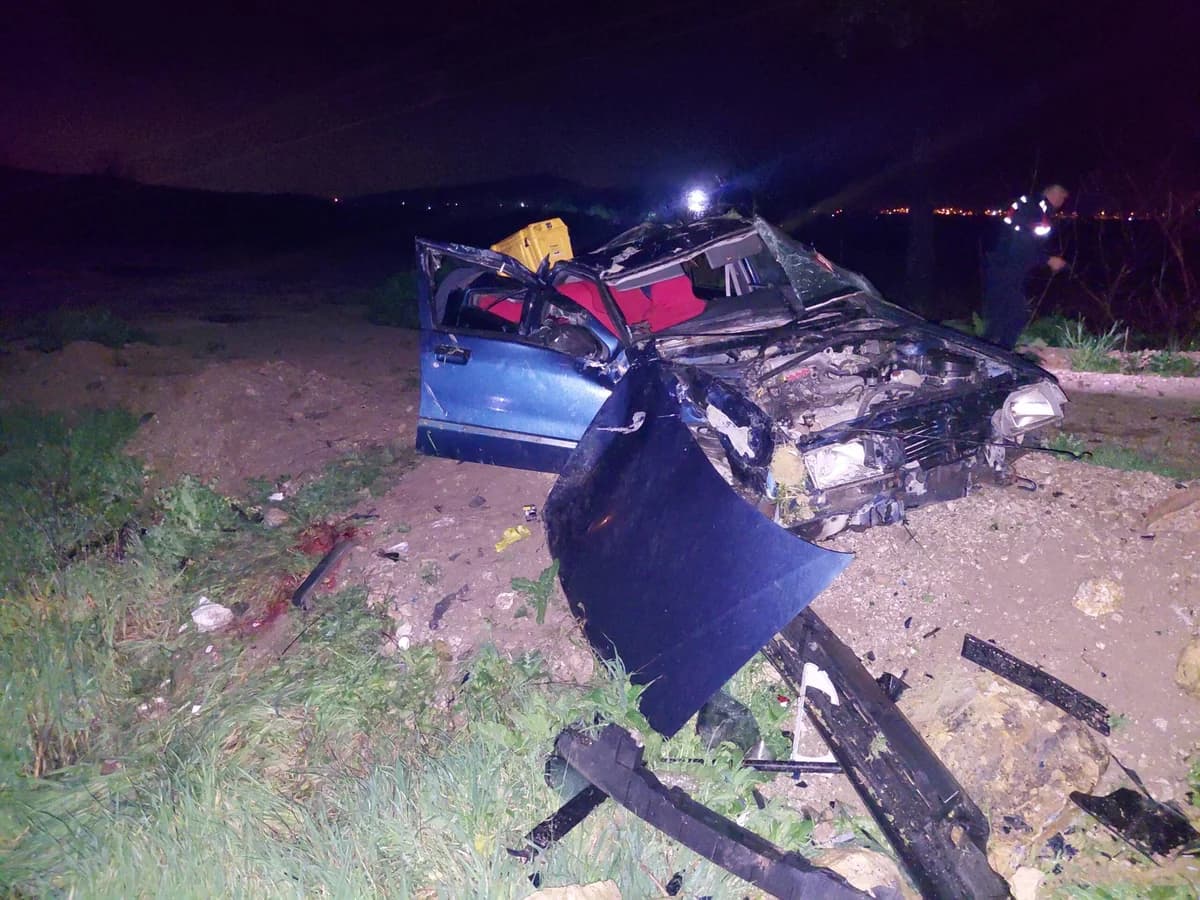 Manisa’da Otomobil Şarampole Devrildi: 1 Hayatını Kaybetti, 1 Yaralı