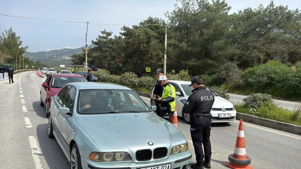 Bodrum’a Bayram Öncesi Yoğun Araç Girişi
