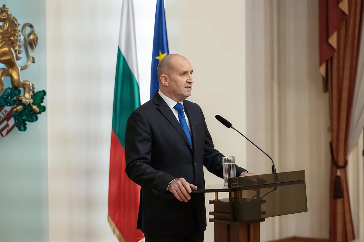 Bulgaristan’da Eski Cumhurbaşkanı Rumen Radev Seçimlerden Zaferle Çıktı