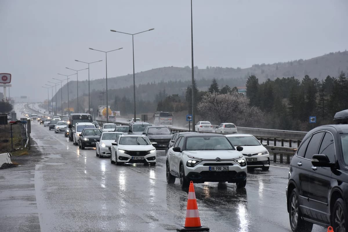 Kırıkkale’de Bayram Yoğunluğu Başladı: Kilit Kavşakta Trafik Artışı