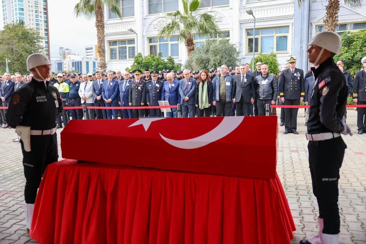 Mersin’de Şehit Olan Polis Memuru İçin Tören Düzenlendi