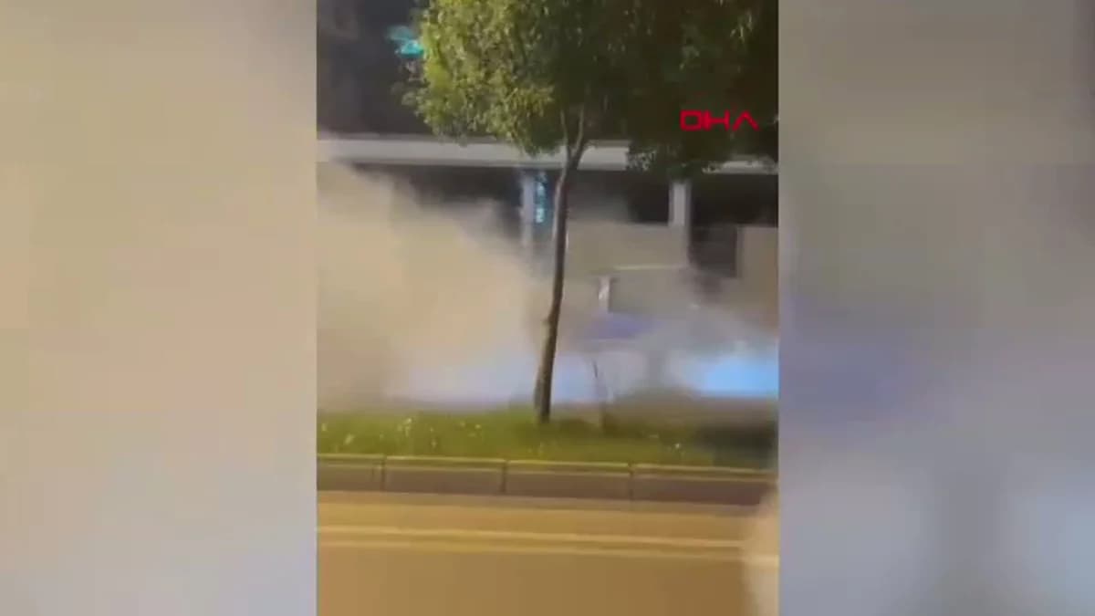 Mardin’de Park Halindeki Araç Küle Döndü: Motor Bölümünden Başlayan Yangının Nedeni Araştırılıyor