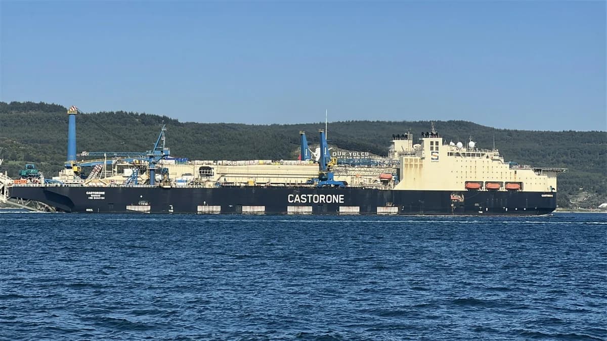 Dev Boru Döşeme Gemisi Çanakkale Boğazı’ndan Geçti: Tarihi Anlar Kamerada