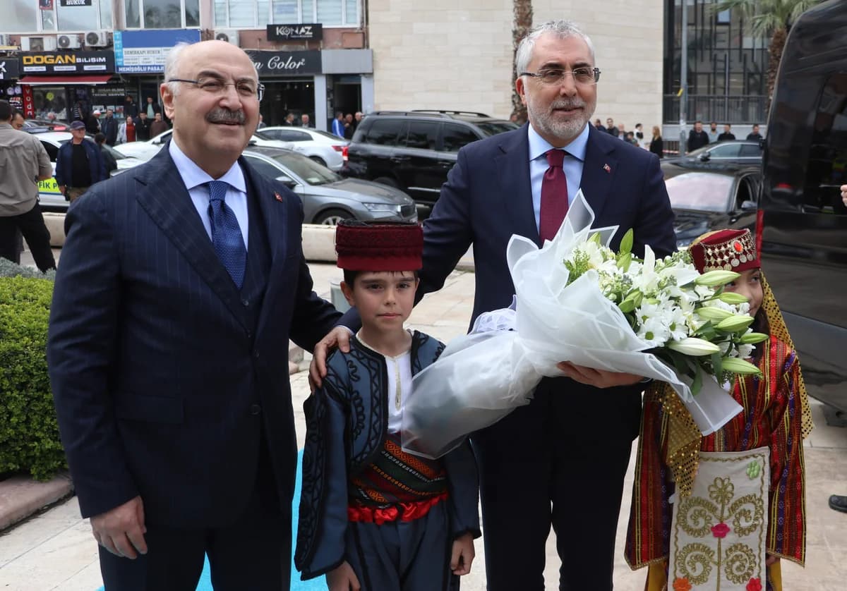Bakan Işıkhan: Türkiye’yi Tüm Risklere Karşı Koruyacak Tedbirler Alıyoruz