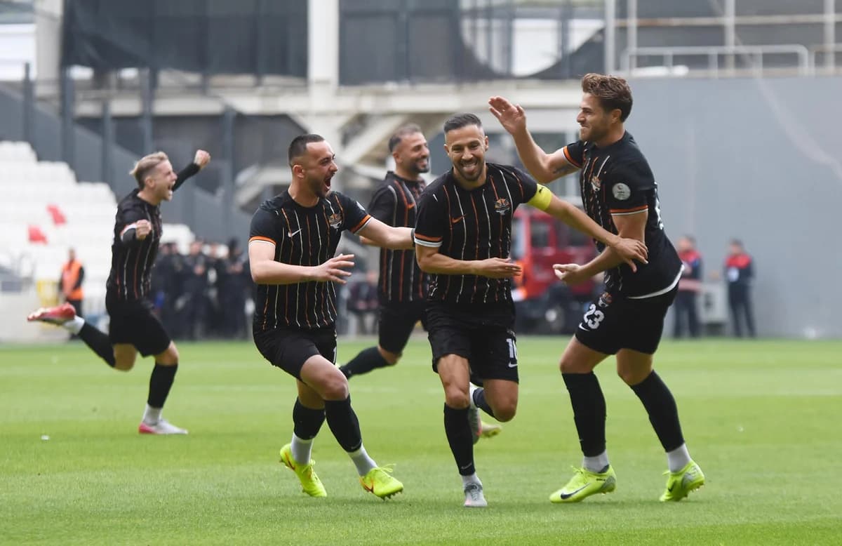 İzmir Çoruhlu FK Küme Düşmeyi Önlemek İçin Saha Çıkıyor