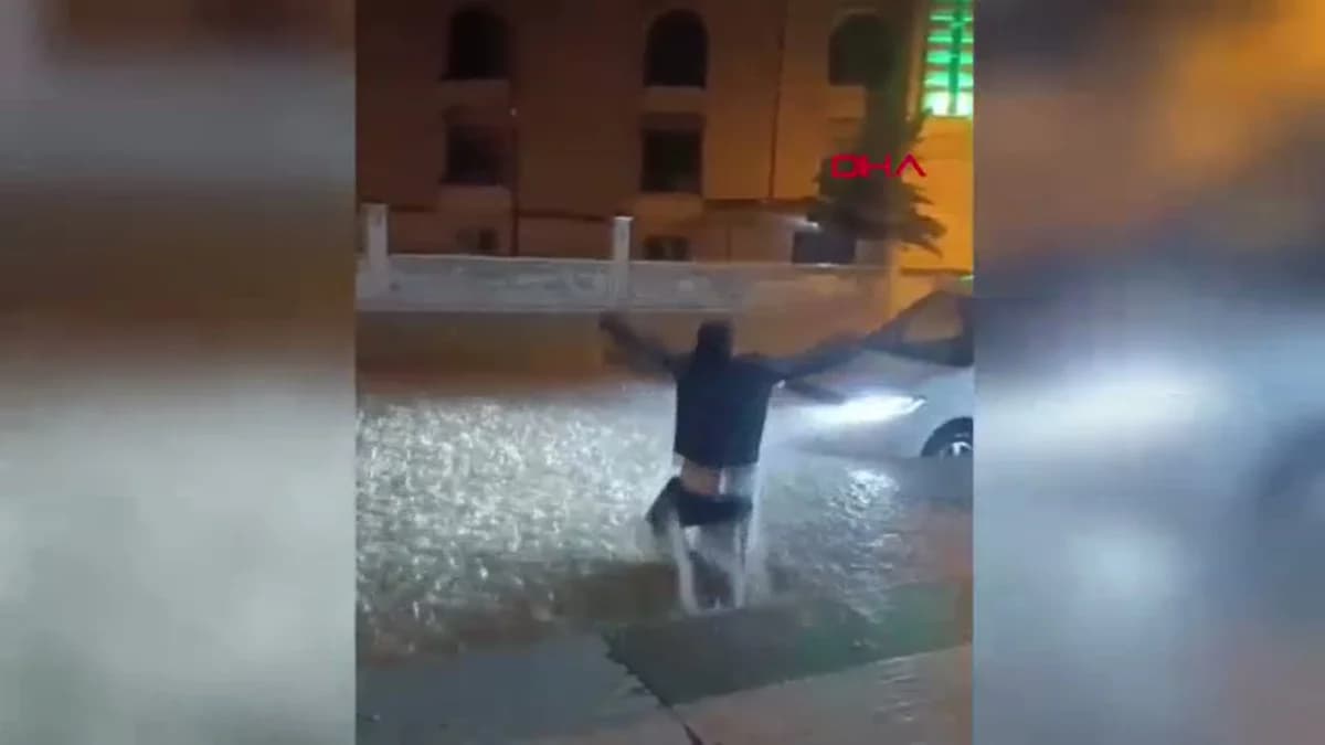 Mardin’de Sağanak Yağış Sokakları Göle Çevirdi
