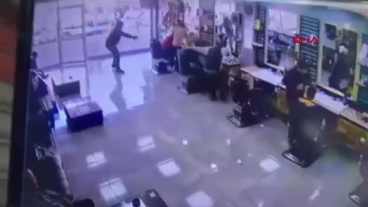 Adana’da Berberin Yaralandığı Silahlı Saldırı Anbean Kamerada