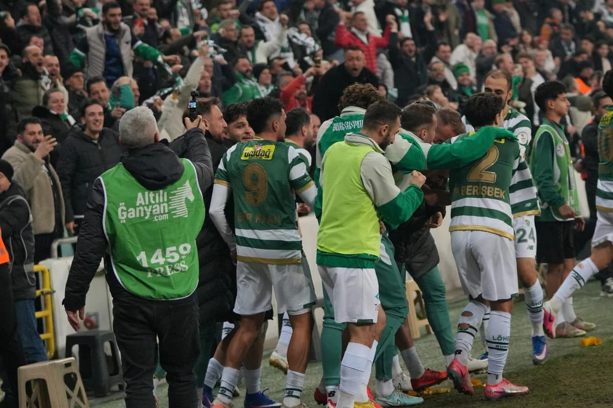 Bursaspor, Güzide Gebzespor’u 2-0’la Geçti