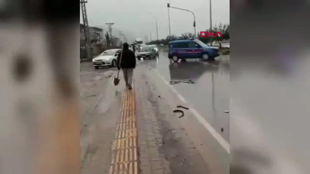 Gaziantep’te Kontrolü Kaybeden Otomobil Kaza Yaptı: 2 Yaralı