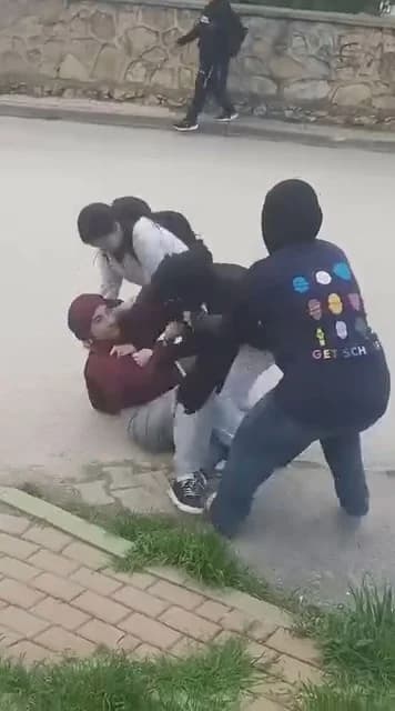 Okulda Kavga: Tartışan Öğrenciler Darbedildi, O Anlar Kamerada