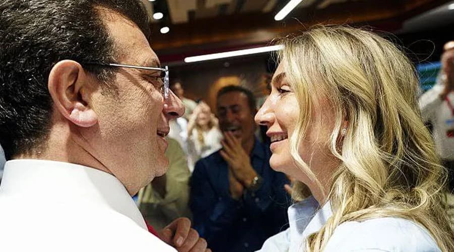 Ekrem İmamoğlu ve Dilek İmamoğlu’ndan duygusal evlilik yıldönümü mesajlaşması