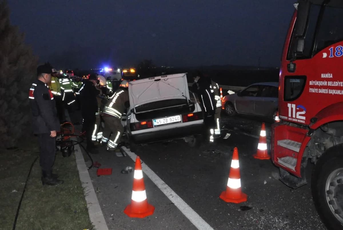 Salihli’de Zincirleme Kaza: 2 Ölü, 5 Yaralı