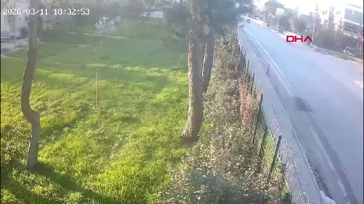 Bursa’da Otomobil Çarpan Bisikletli Hayatını Kaybetti: Kazanın Güvenlik Kamerası Görüntüleri Ortaya Çıktı