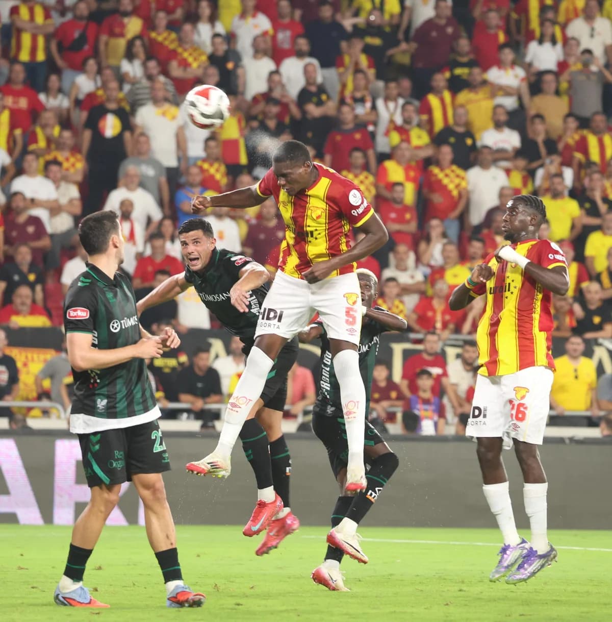 Göztepe’nin Savunmasındaki Sorunlar Gündemde