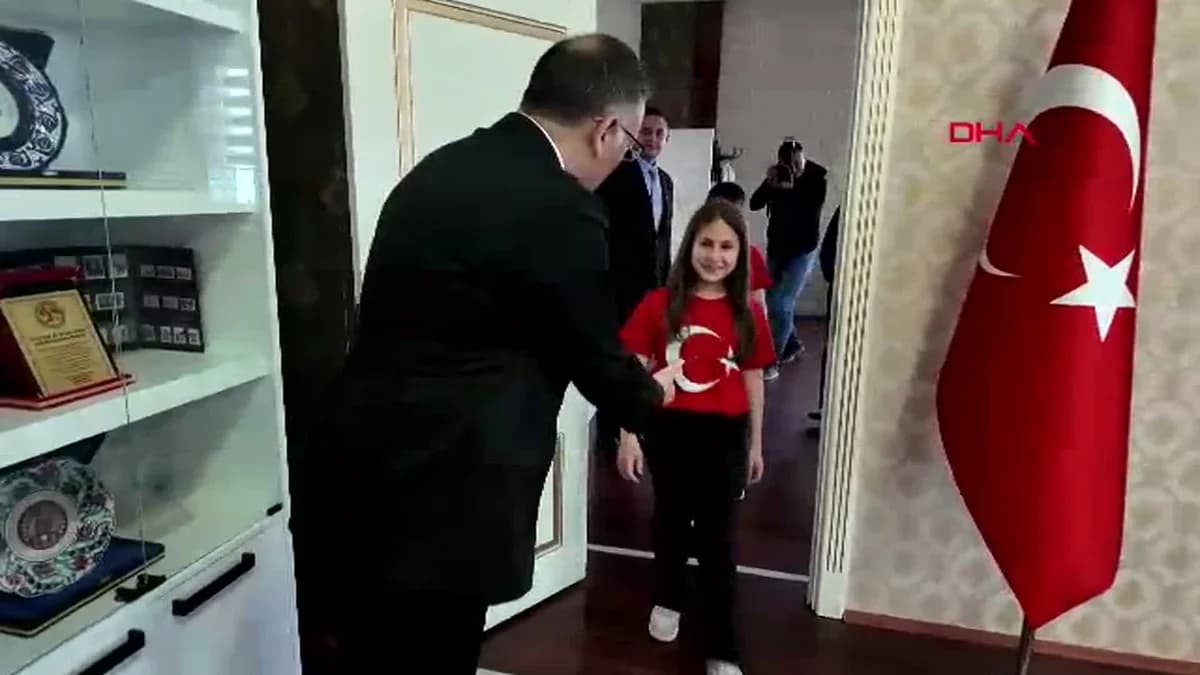 Iğdır’da Rektörlük Koltuğunda ‘Kartal Dansı’: Çocuklar Makamı Devraldı, Rektör Eşlik Etti