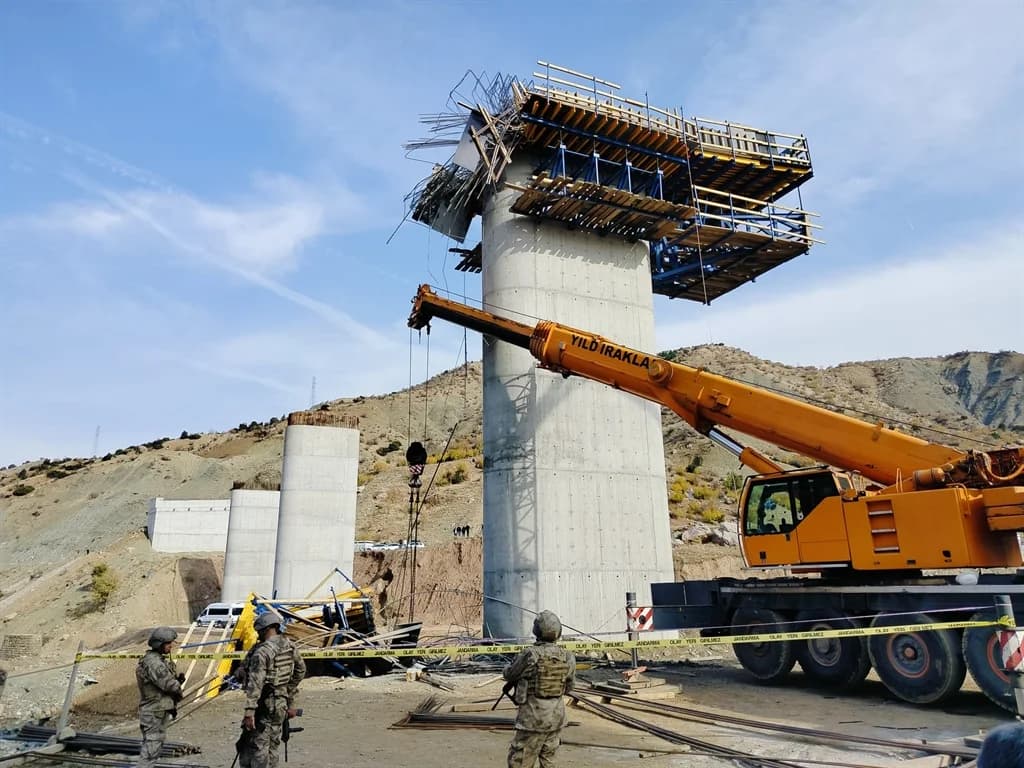 Diyarbakır’daki Viyadük Çökme Davasında Tutuklu Sanıklar Serbest Bırakıldı