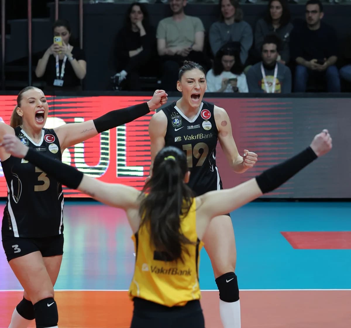 VakıfBank, Fenerbahçe Medicana’yı 3-1 Mağlup Etti