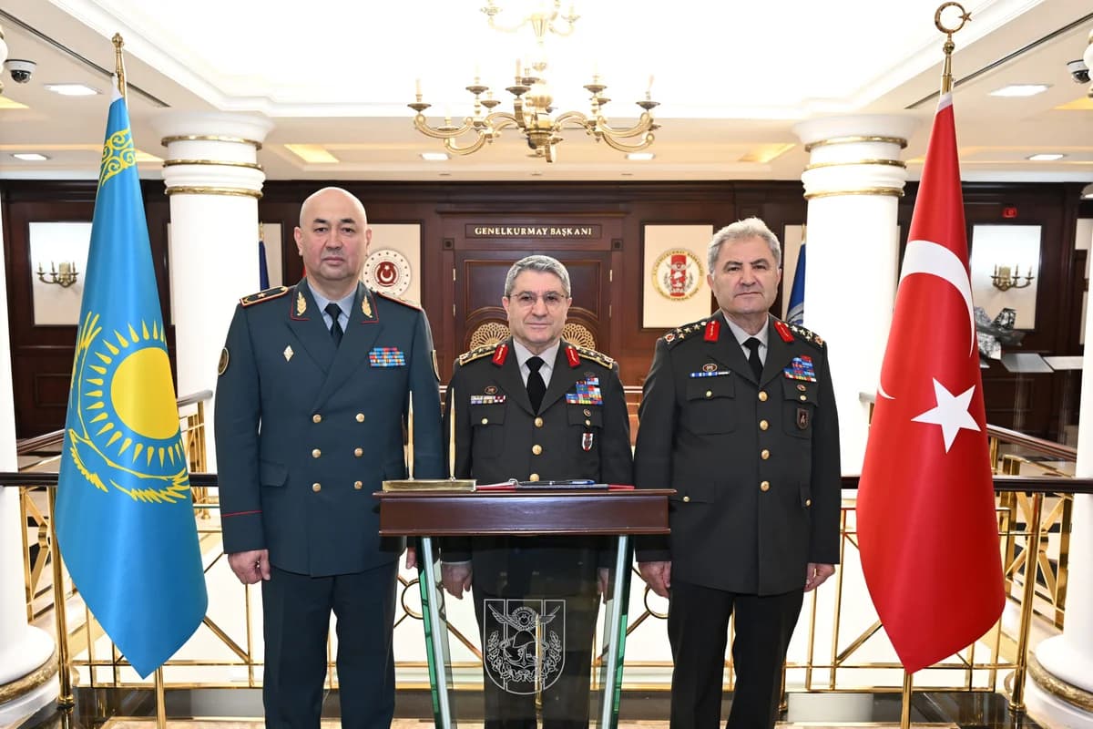 Orgeneral Bayraktaroğlu, Kazakistanlı Komutanı Ağırladı