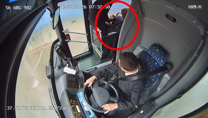 Siirt’te Otobüs Şoföründen Örnek Davranış: Fenalaşan Kız Çocuğunu Hastaneye Yetiştirdi