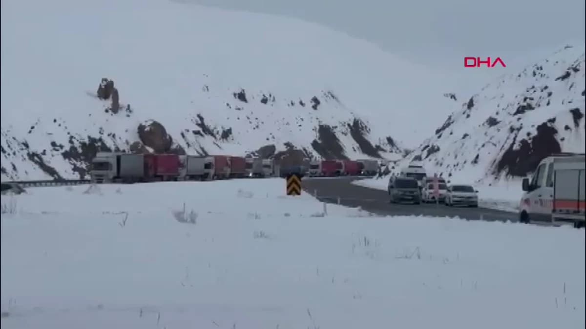 Van-Hakkari Kara Yolu Tekrar Ulaşıma Açıldı