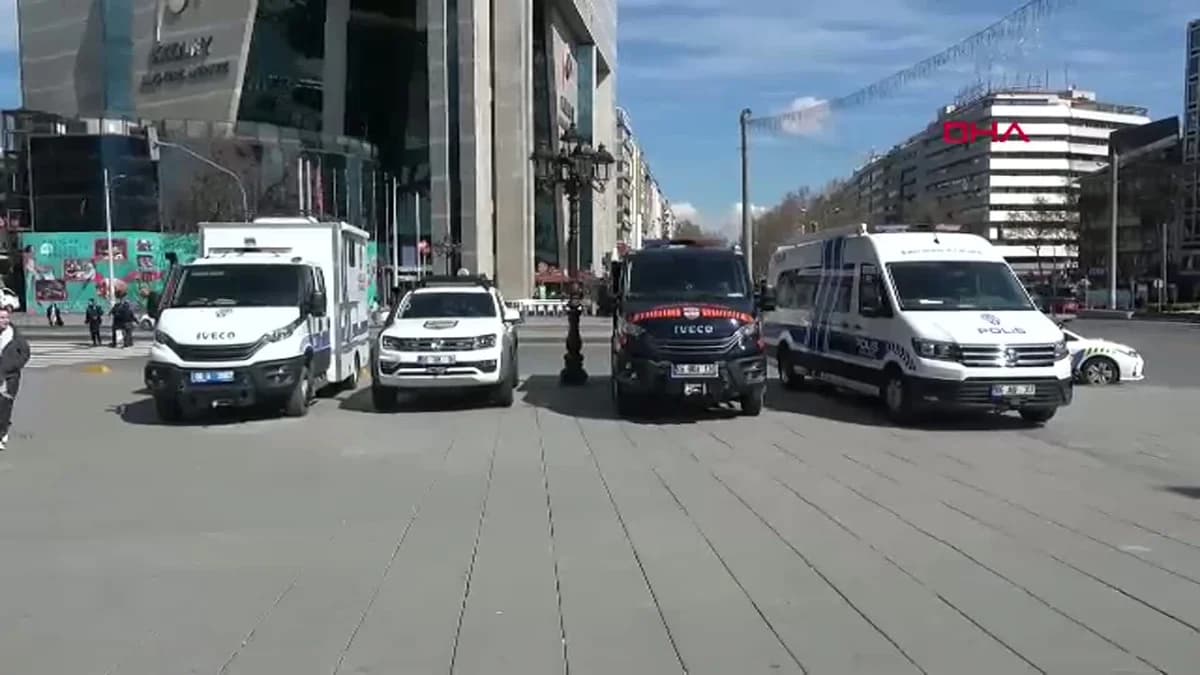 Ankara’da Tarihi Polis Kıyafetleri Sergisi Açıldı