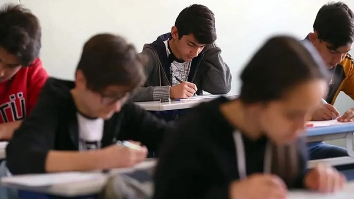 MEB’den Lise Öğrencilerine Özel Kitap Seti: Eğitimde Yeni Dönem