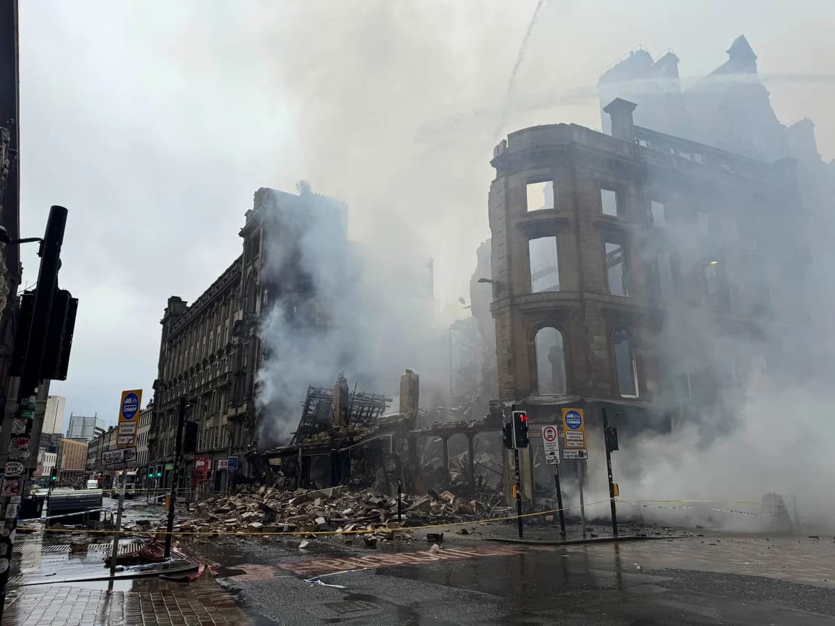 Glasgow Central Tren İstasyonu’nda Yangın: Bir Bina Yok Oldu