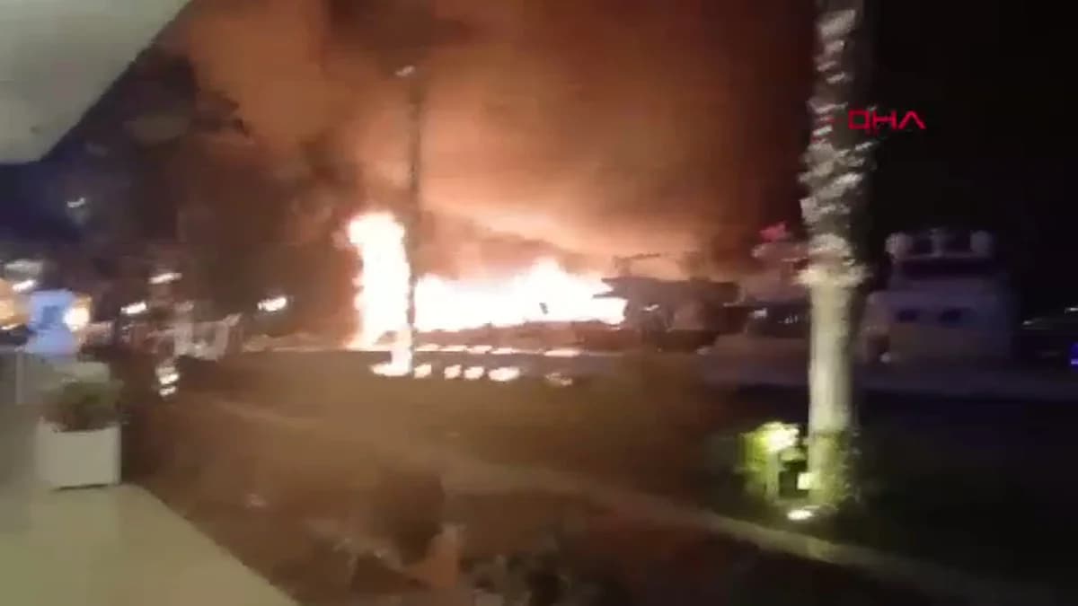 Bodrum Marina’daki Yangın Sonrası Enkaz Kaldırma Çalışmaları Başladı