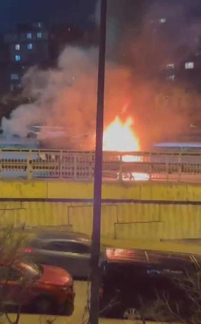 Kağıthane’de Seyir Halindeki Taksi Alev Alev Yandı
