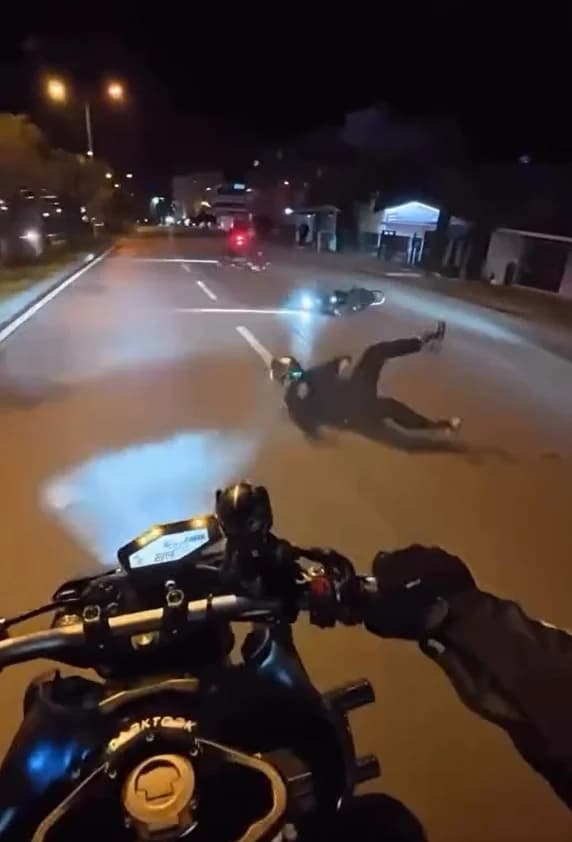 Alanya’da Motosiklet Kazası: Tek Teker Üzerinde İlerleyen 2 Sürücü Yaralandı