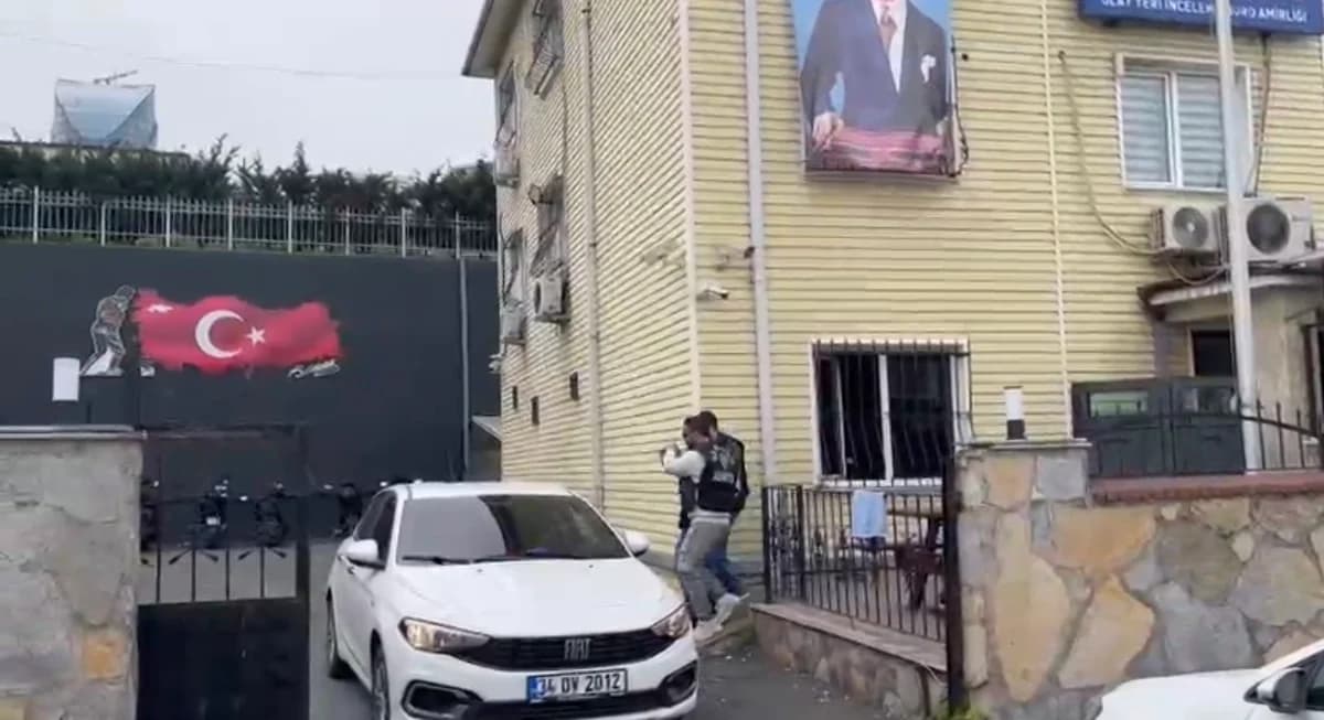 Sarıyer’de Yıllardır Aranıyordu: Cinayet Hükümlüsü ve Arkadaşı Yakalandı!