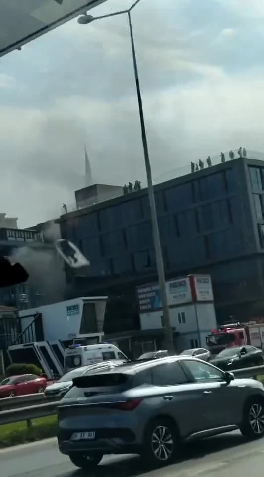 Pendik’te İş Yerinde Yangın Çıktı