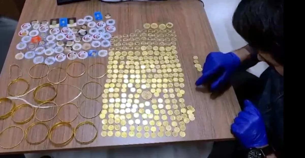 Polis Kılığına Giren Dolandırıcı, Yüklü Miktarda Altınla Kaçarken Yakalandı