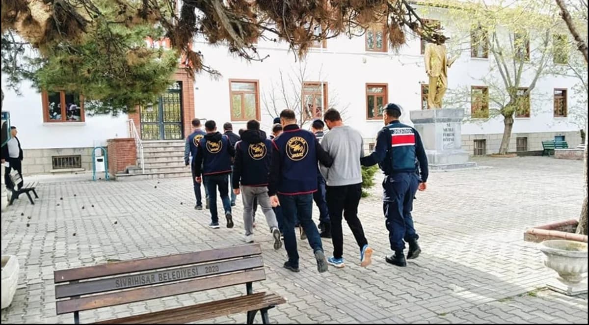 Çobanları Hamama Götüren Şebeke, 5 Milyon Lira Değerinde Büyükbaş Hayvan Çaldı