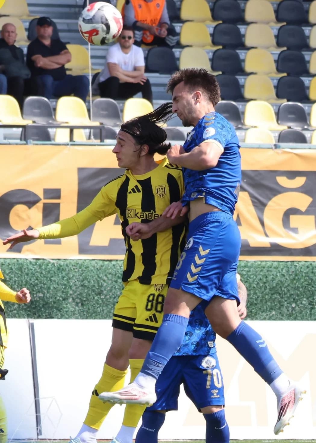 Aliağa FK, Menemen FK’yi 5-0 Geçerek İkinci Sırayı Korudu