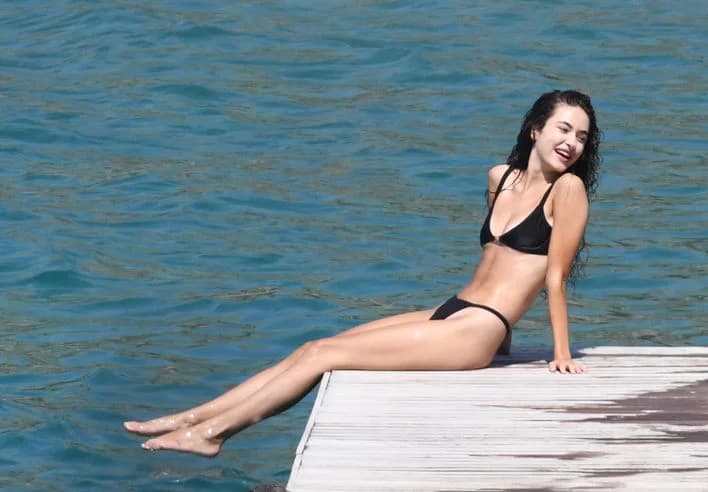 Ece Çetin’in Deniz Keyfi: Miss Turkey Finalisti Bodrum’da Göz Kamaştırdı