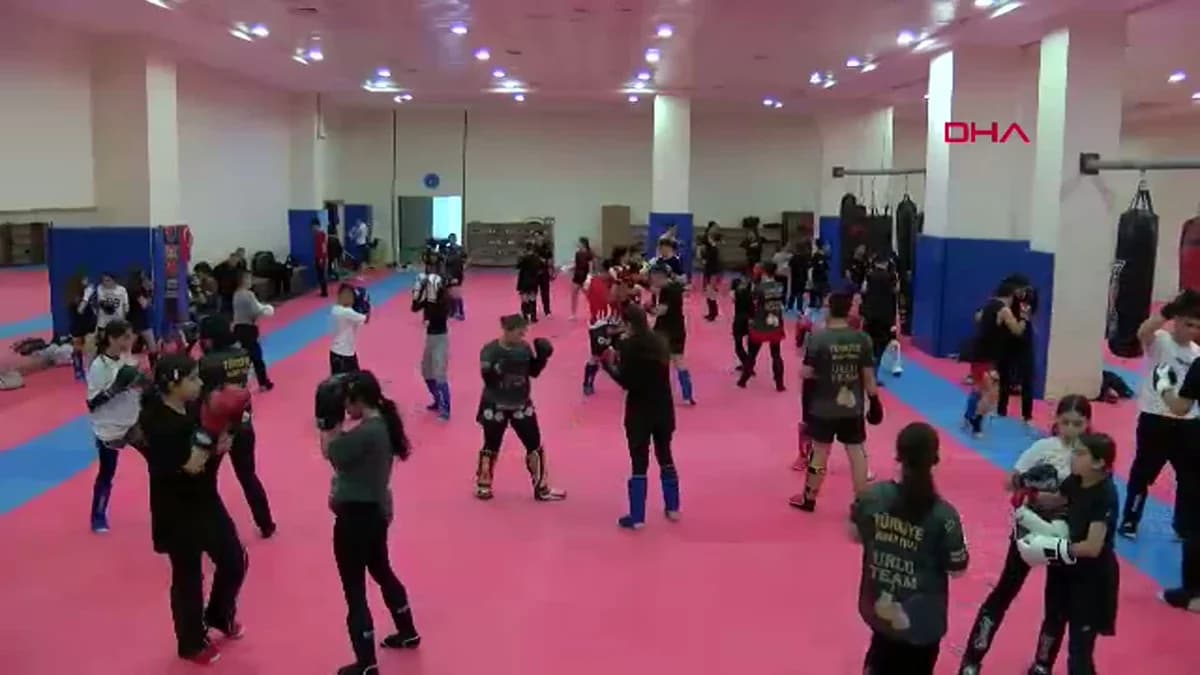 Antalya’da Muay Thai Rüzgarı: Gençler Hem Kendilerini Savunuyor Hem Geleceklerini İnşa Ediyor