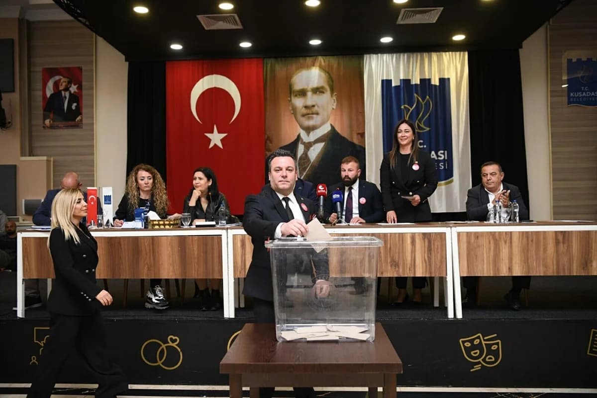Kuşadası Belediyesi’nde Başkan Vekili Tahsin Demirtaş Göreve Geldi