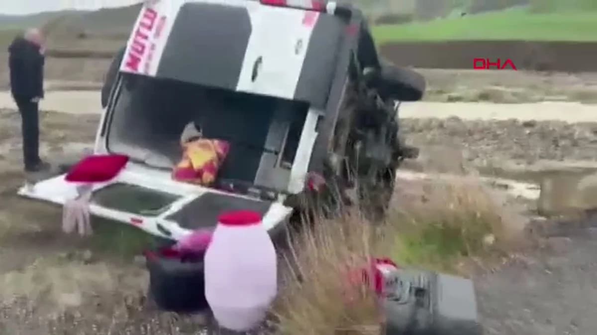 Muş’ta Feci Kaza: Yolcu Minibüsü Dereye Yuvarlandı, 16 Yaralı!