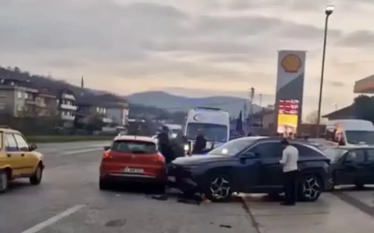 Bartın’daki Üç Araçlı Kaza Güvenlik Kamerasında