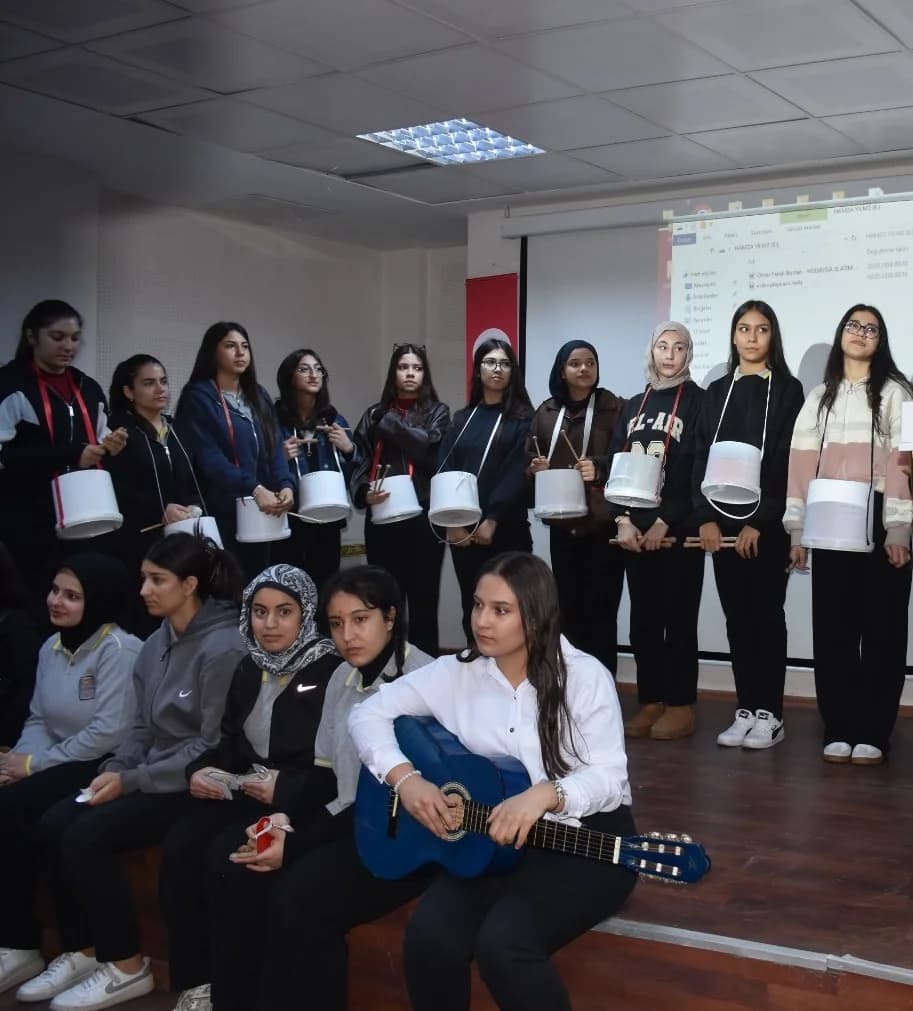 Geri Dönüşüm Malzemelerinden Oluşan Orkestra