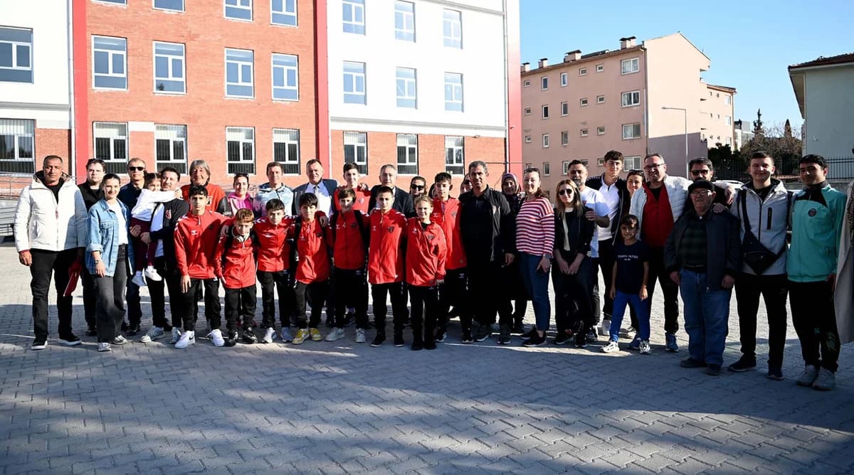 Katar’dan Sağ Salim Dönen Türk Sporcular, Kuşadası’na Varış Yaptı