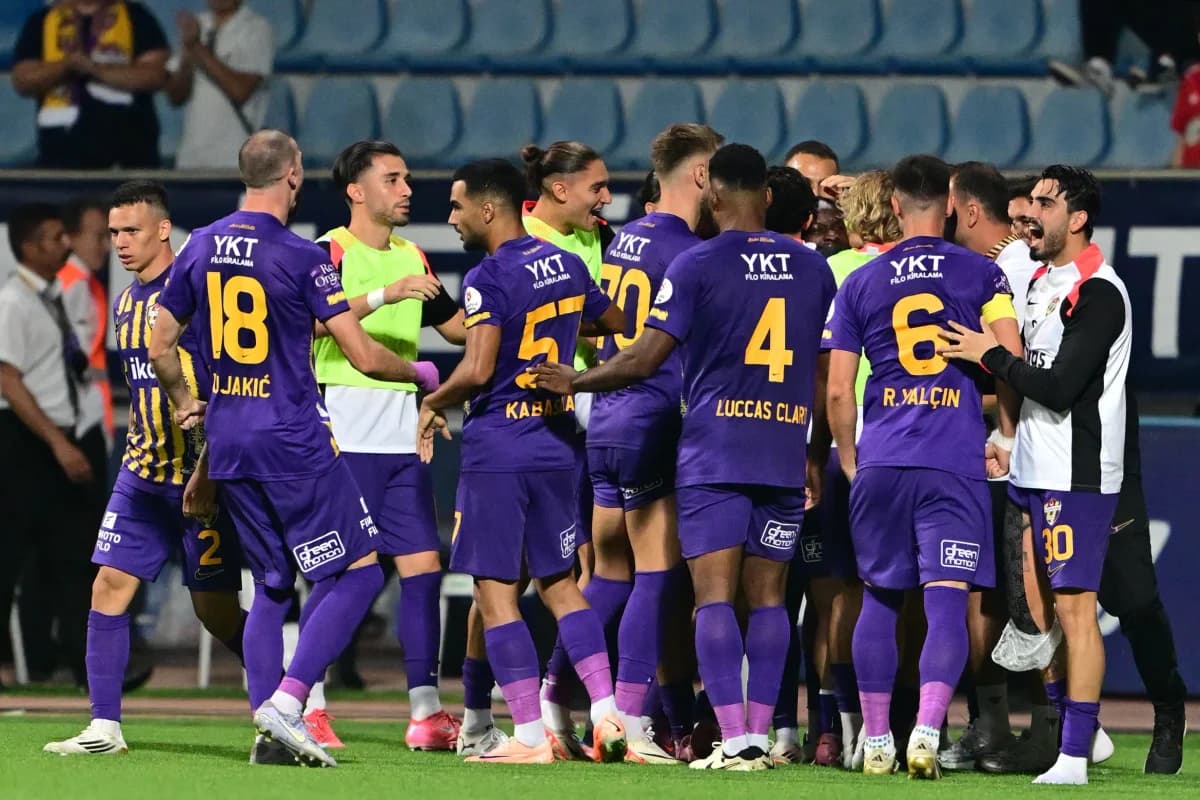 Eyüpspor Evinde Coştu: Alanyaspor’u 2-1’le Geçerek Sezona Galibiyetle Başladı