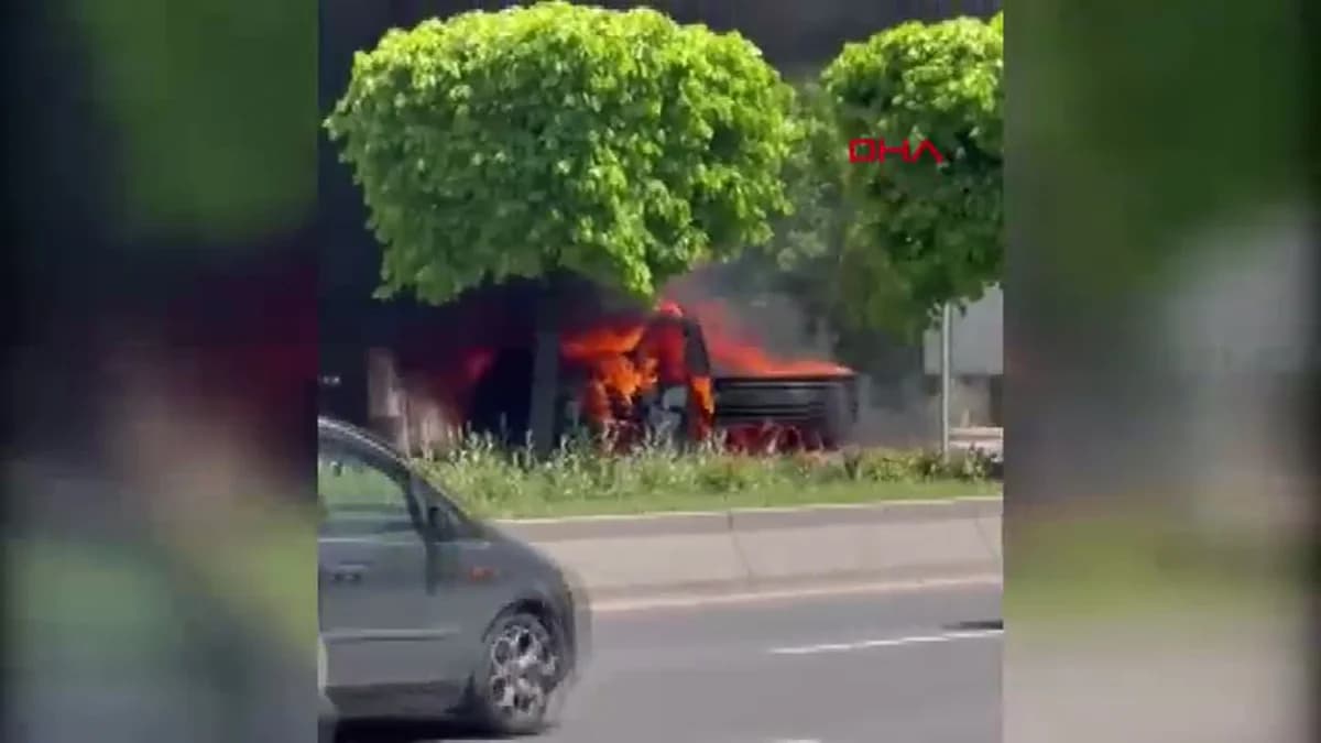 Ankara’da Hareket Halindeki Kamyonet Alevlere Teslim Oldu, Yolda Kaldı